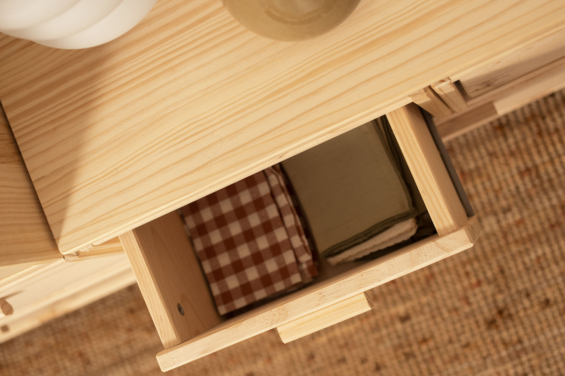 Imagen de ambiente 2 para:Cómoda de madera natural